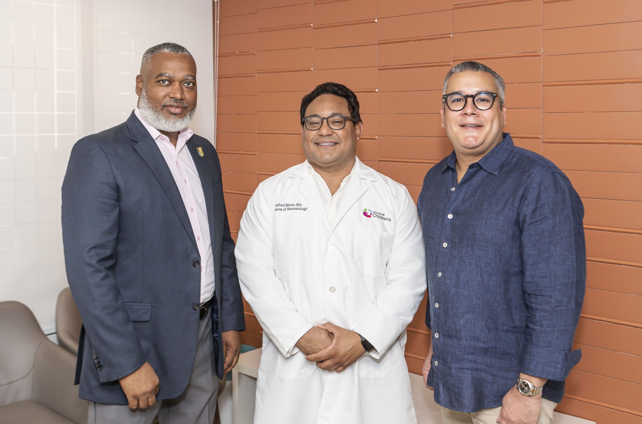 1.-Juan-Ramon-Garcia-Dr.-Rafael-Mena-Canto-e-Ing.-Jose-Lopez-Vanderhorst-scaled.jpeg