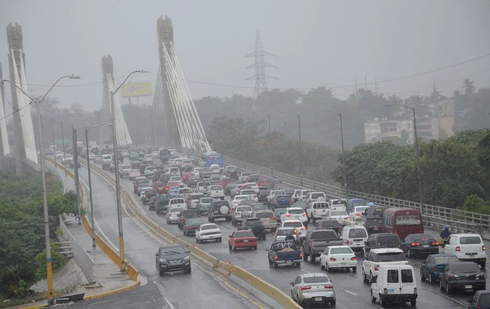 fuerte-lluvia-sobre-santo-domingo-y-otras-doce-zonas-de-rep-dominicana.webp.webp