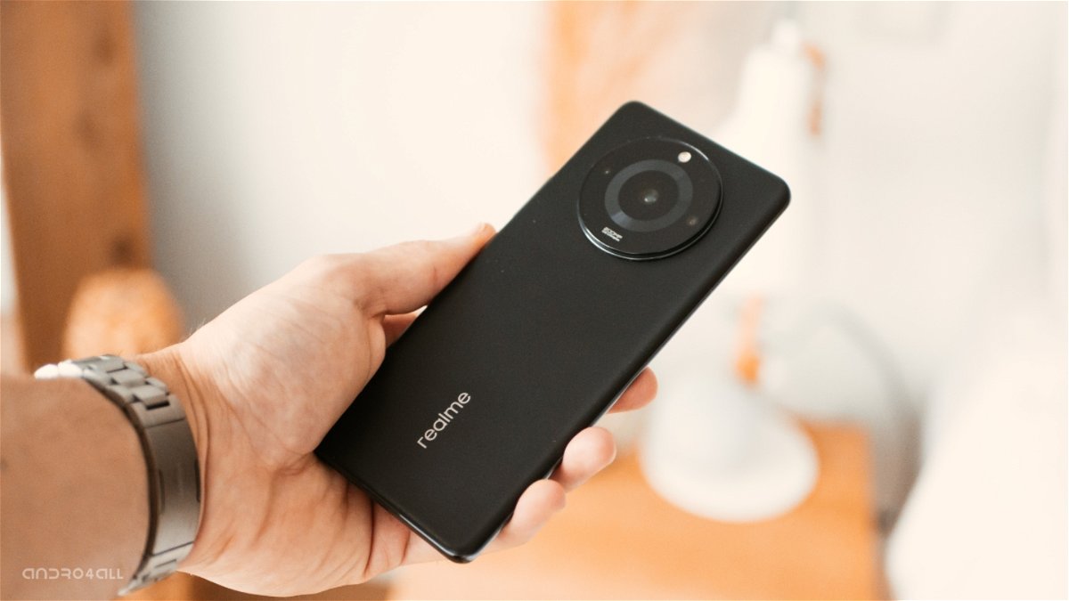 trasera-negra-del-realme-11-pro-plus.jpg