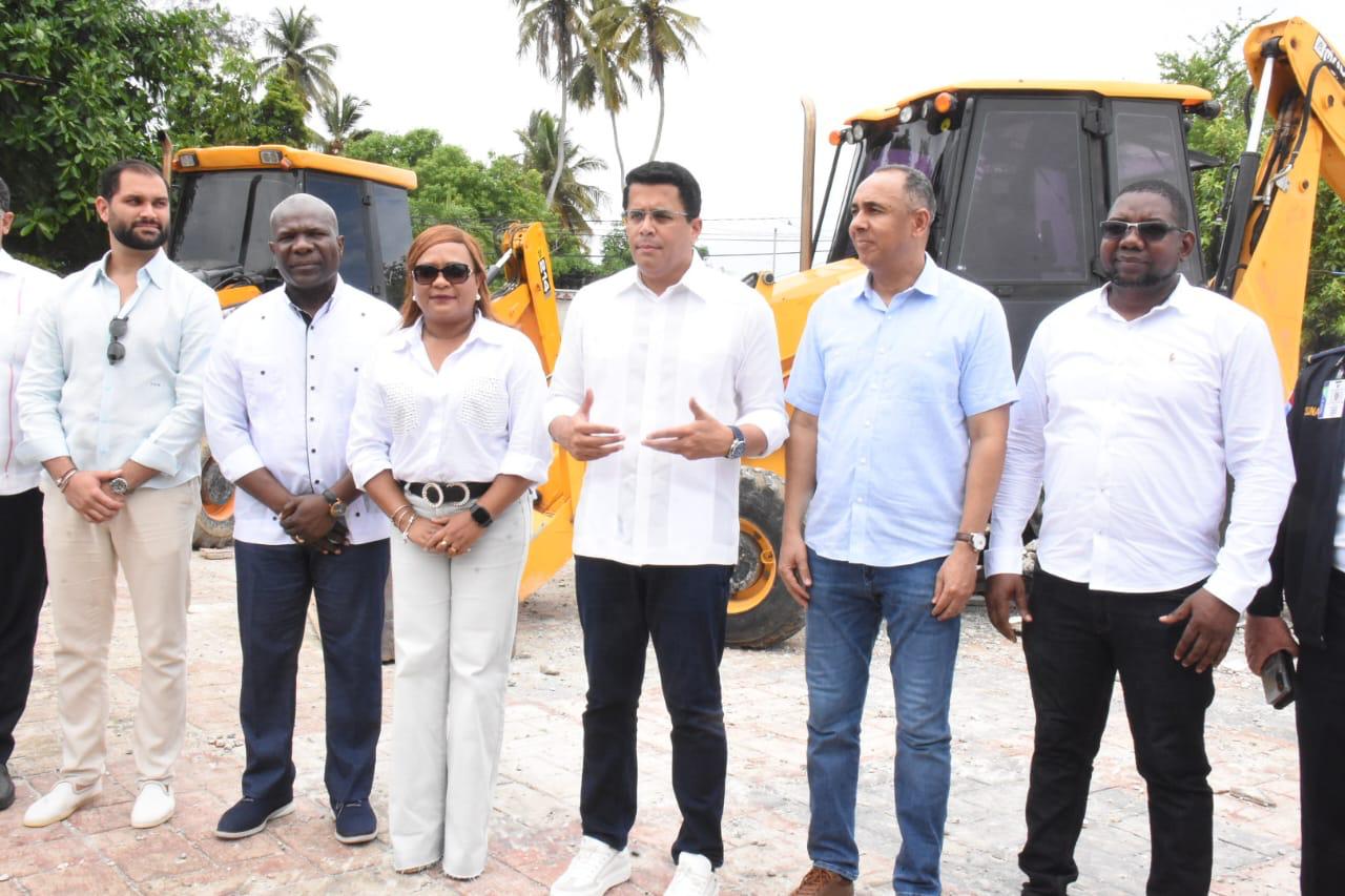 Inicio-construccion-plaza-en-Guayacanes-1.jpg