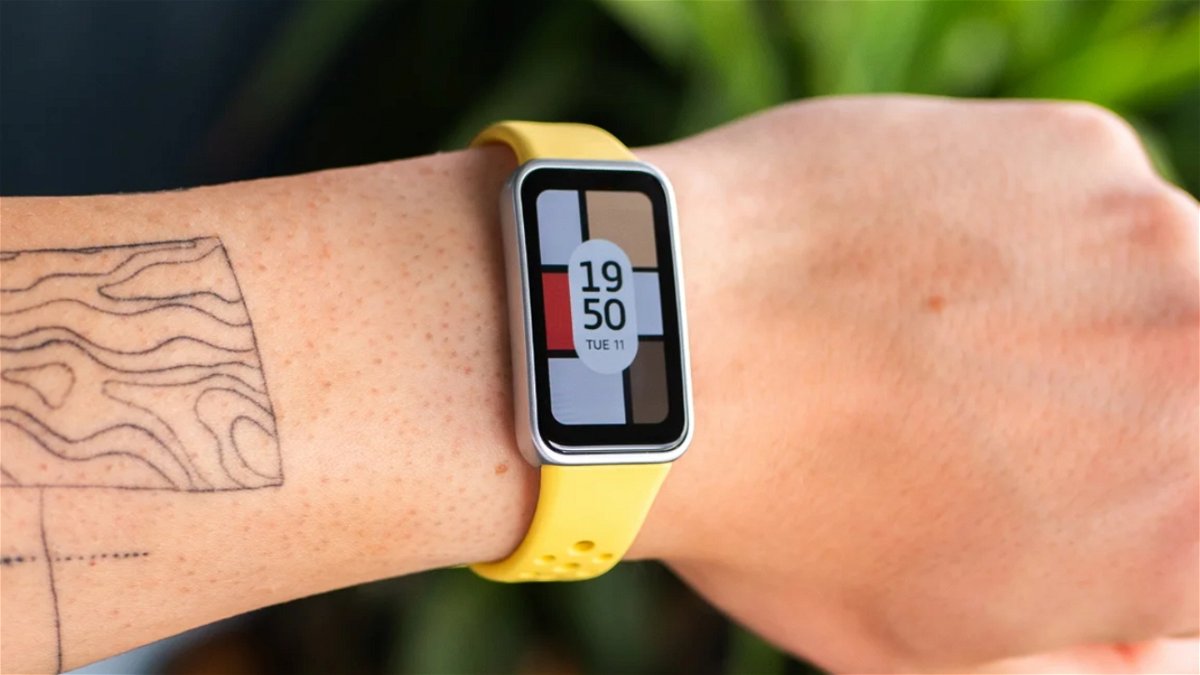 huawei-band-9-amarilla-muneca.jpg