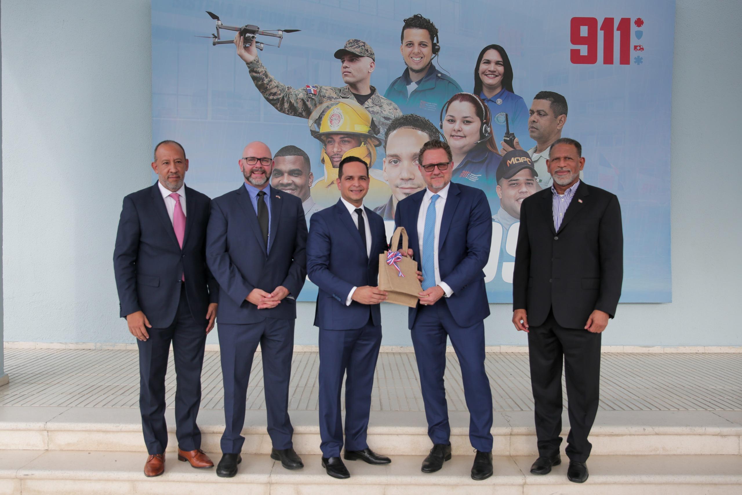 911-recibe-visita-subsecretario-adjunto-del-Programa-INL-del-Gobierno-de.jpeg