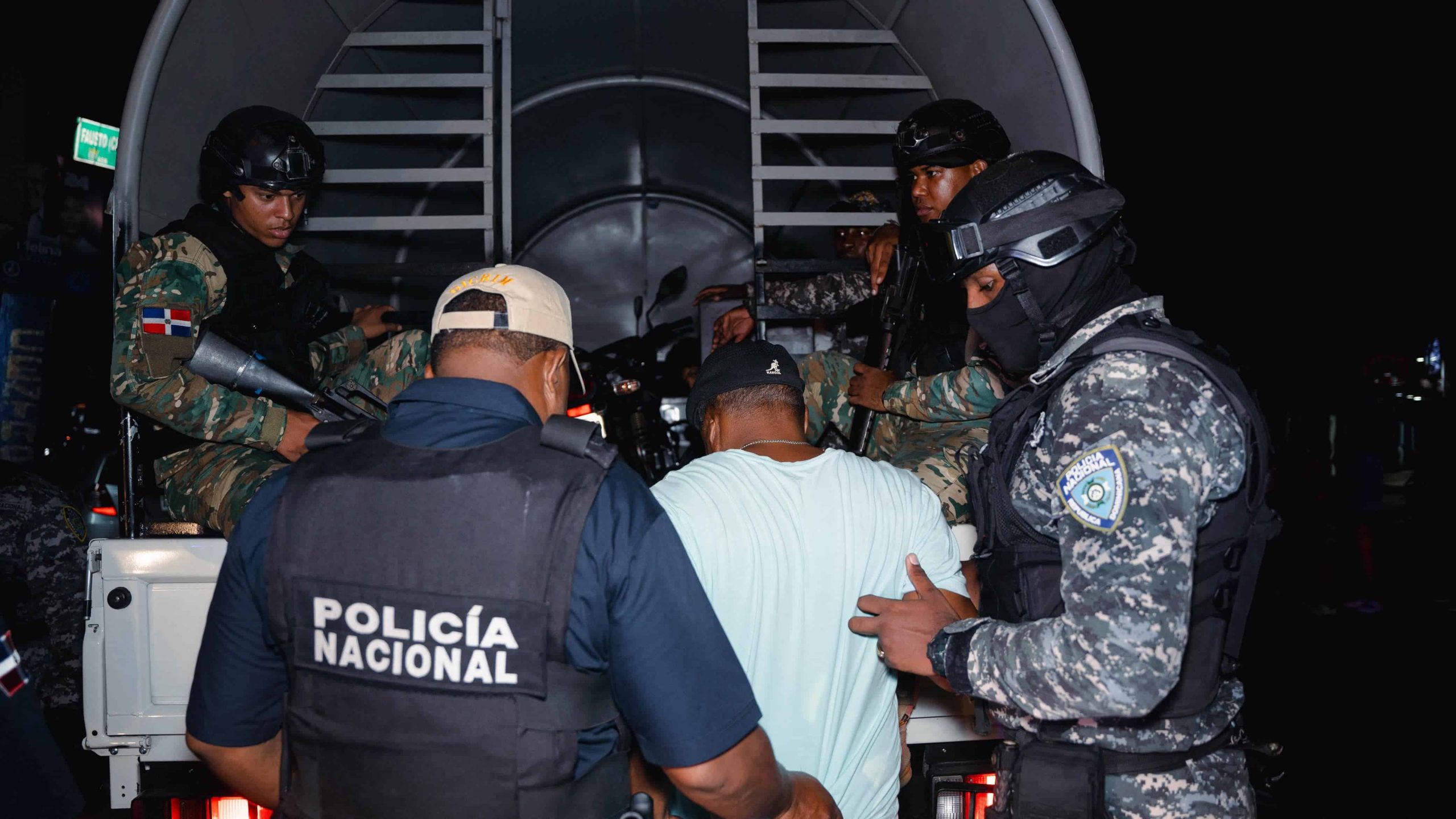 interior-y-policia-encabeza-cierre-negocios-nocturnos-y-arrestos-scaled.jpeg