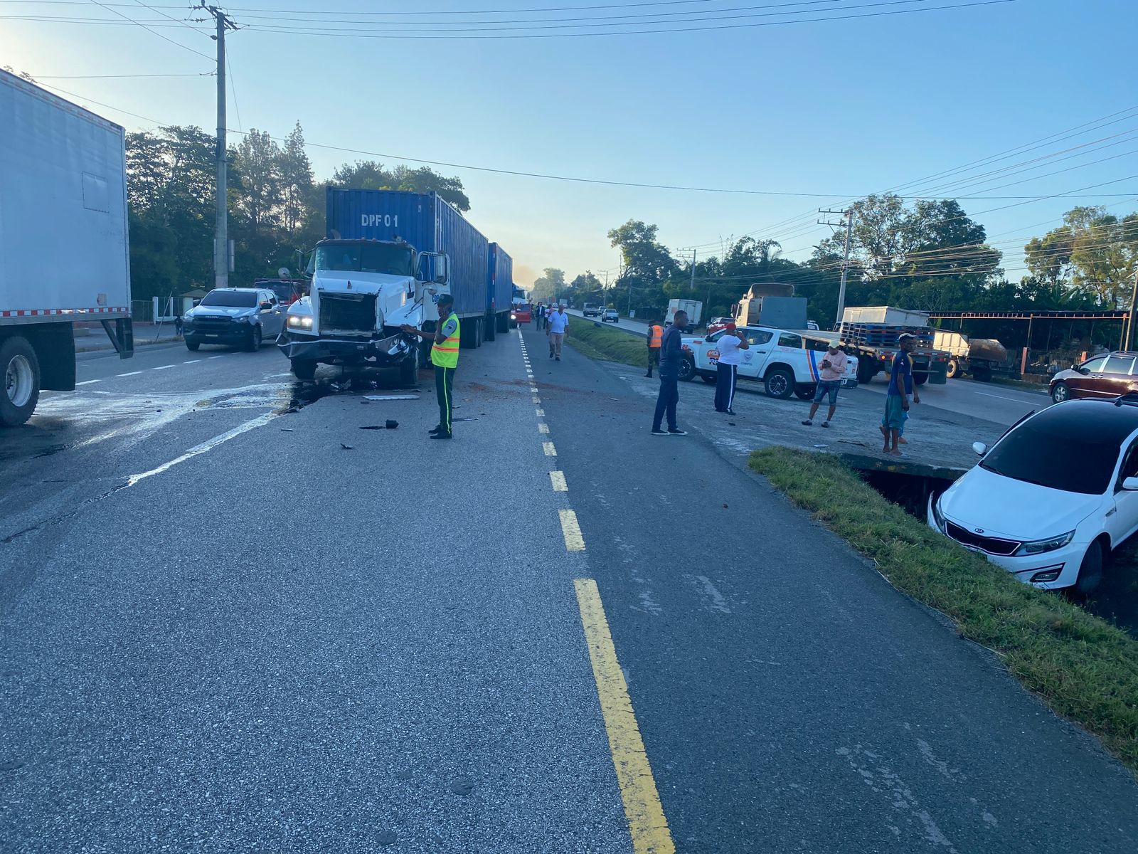 Sistema-911-coordina-asistencia-en-accidente-de-transito-multiple-en-Mon.jpeg