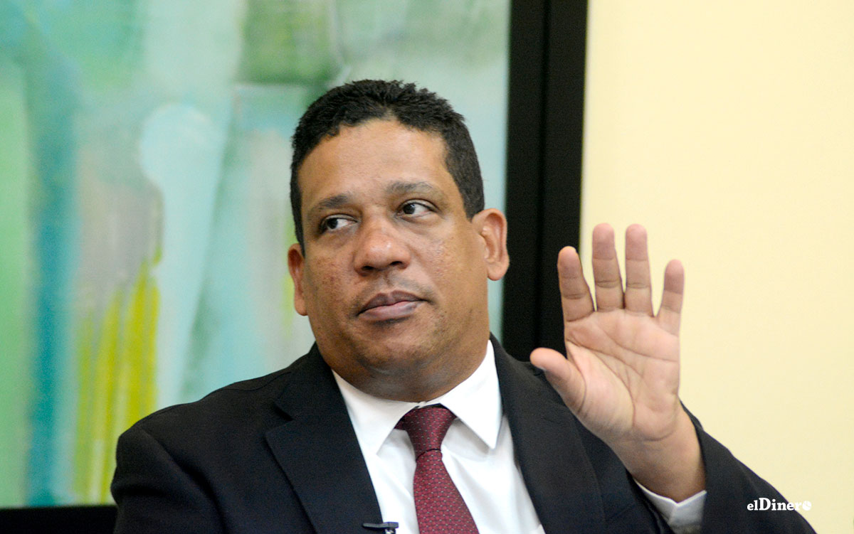 carlos-pimentel-compras-publicas-eldinero.jpg
