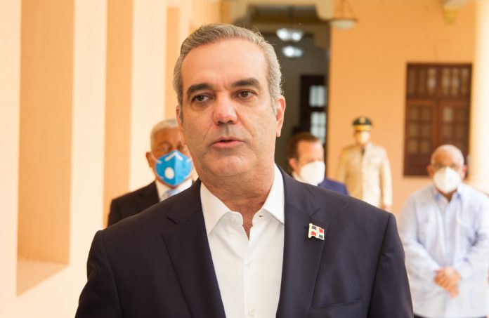 luis-abinader-palcio-696x453-1.jpg