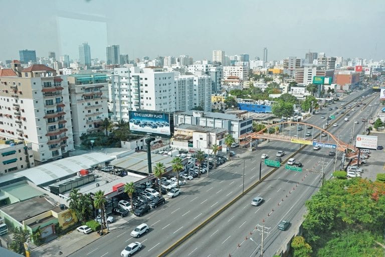 santo-domingo-economia-dominicana-768x512-1.jpg