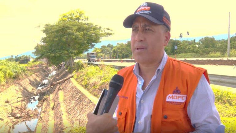 viceministro-mopc-defiende-trabajo-de-deligne-ascencion-en-el-km-9-.jpg