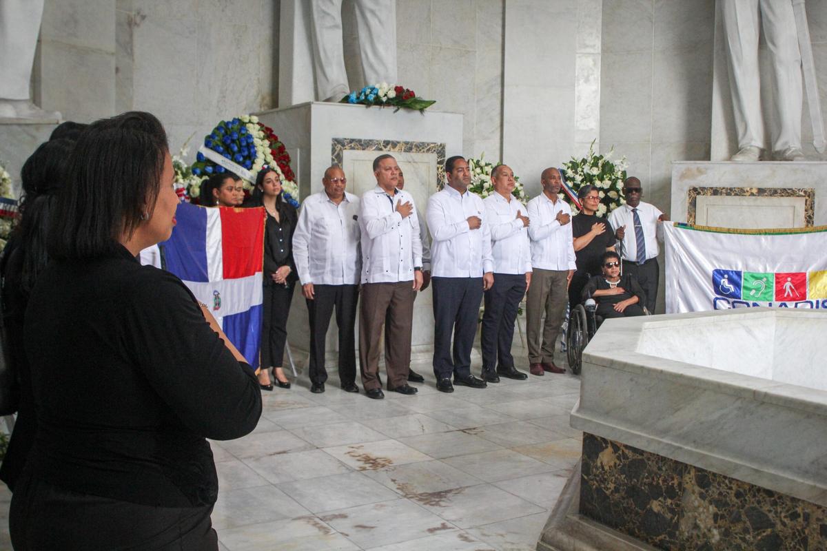 CONADIS-rinde-homenaje-a-los-heroes-Nacionales-scaled
