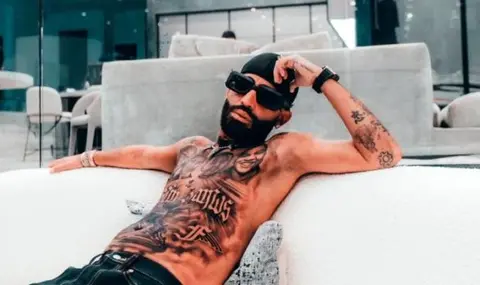 Arcangel-lanza-su-nuevo-album-Sr.-Santos-en-homenaje-a-su-difunto-hermano