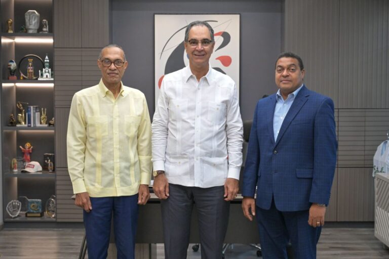 Principal-Dr.-Milton-Pinero-Dr.-Santiago-Hazim-y-Jose-Monegro-1536x1023